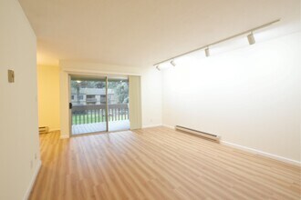 505 Cypress Point Dr in Mountain View, CA - Building Photo - Building Photo