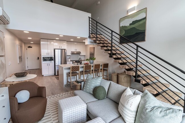 LUELLA in Sacramento, CA - Foto de edificio - Building Photo