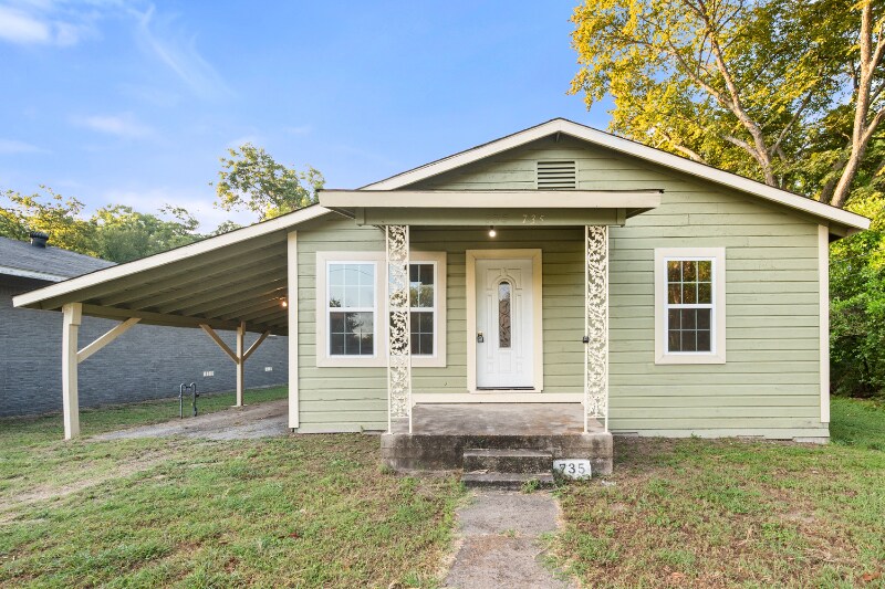 735 W 9th Ave in Corsicana, TX - Building Photo