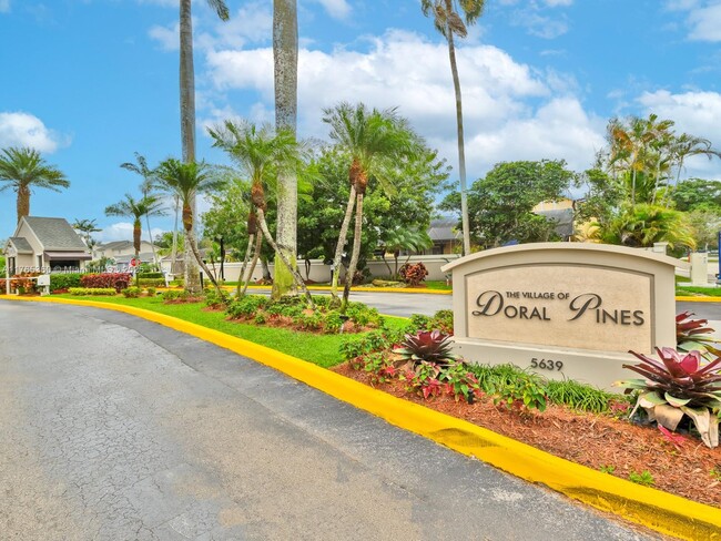 10117 NW 55th Terrace in Doral, FL - Building Photo - Building Photo
