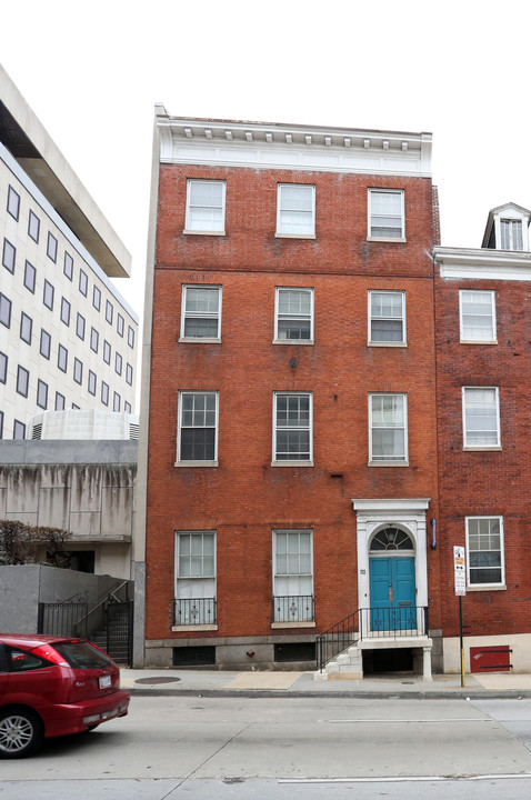 111 W Mulberry St in Baltimore, MD - Building Photo