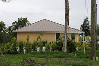 Green Lakes Apartments in Lake Worth, FL - Building Photo - Building Photo