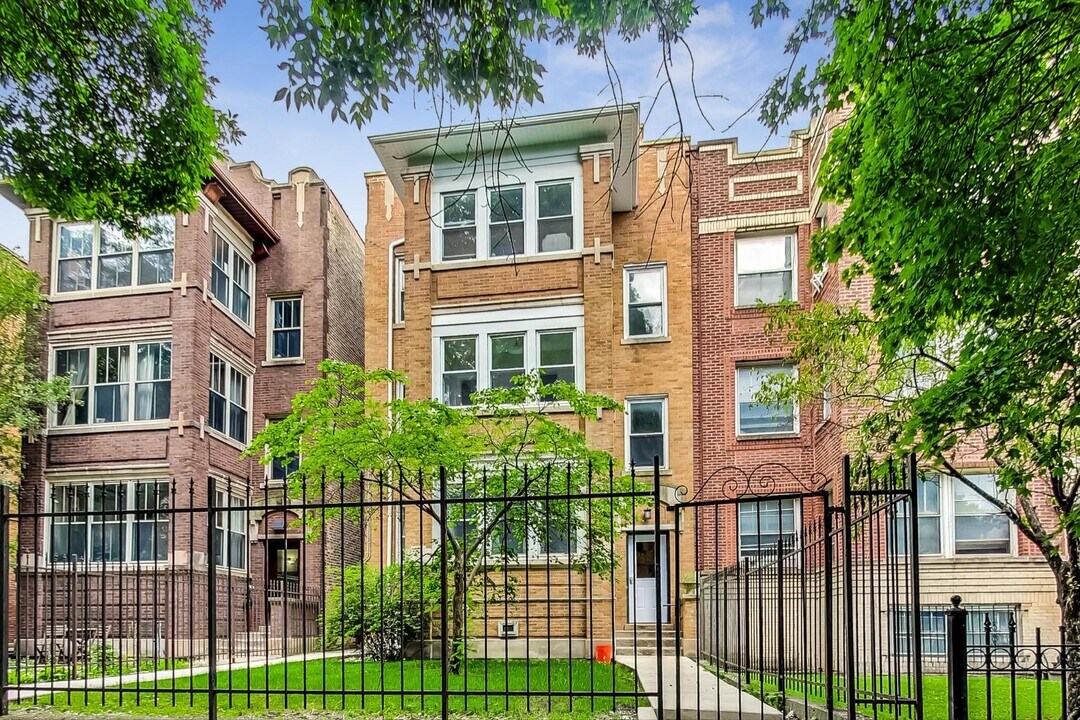 4746 N Malden St, Unit 1 in Chicago, IL - Building Photo