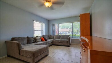 11101 SW 15th Mnr in Davie, FL - Building Photo - Building Photo
