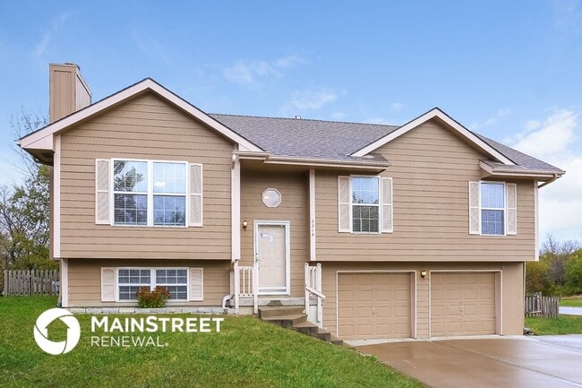 property at 2215 Glenside Rd