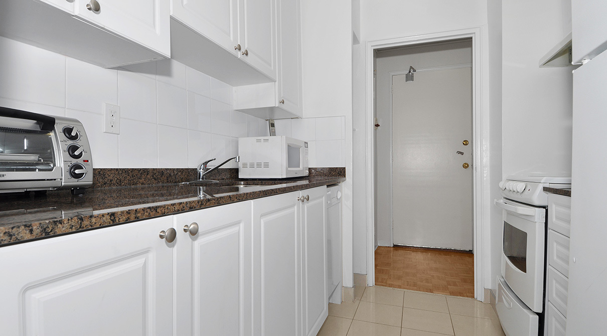 1294 Islington Ave in Toronto, ON - Building Photo