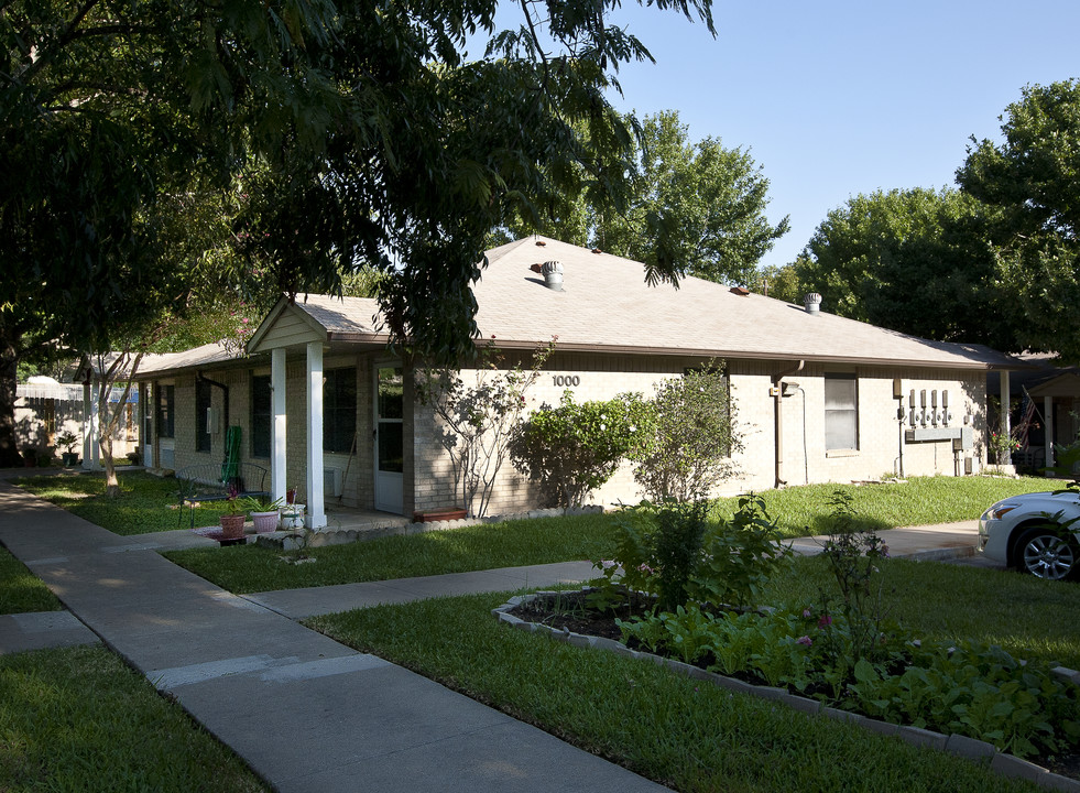 Eberthart Place in Austin, TX - Building Photo