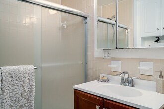 116 Brook St, Unit #1 in Brookline, MA - Foto de edificio - Building Photo