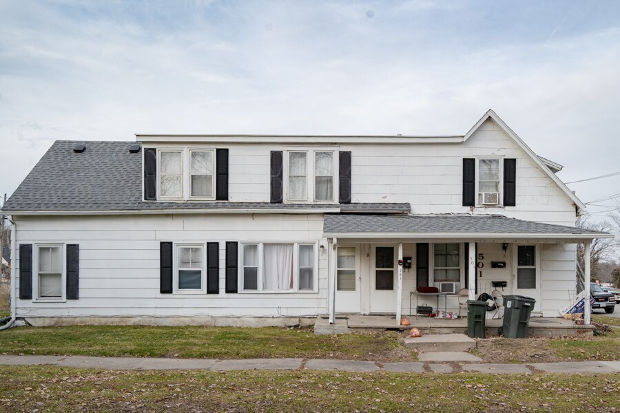 501 W 2nd St in Cedar Falls, IA - Building Photo