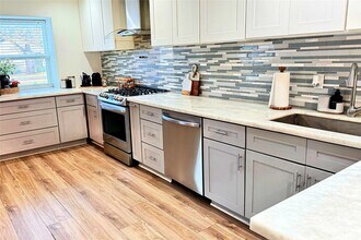 12407 Whittington Dr in Houston, TX - Foto de edificio - Building Photo