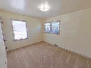 6130 E Harry St in Wichita, KS - Foto de edificio - Building Photo