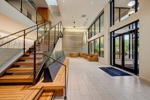 Augusta Apartments in Seattle, WA - Building Photo