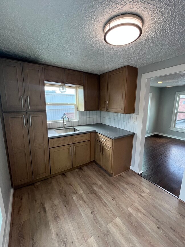 1312 E 29th St Apt A Upstairs, Unit A