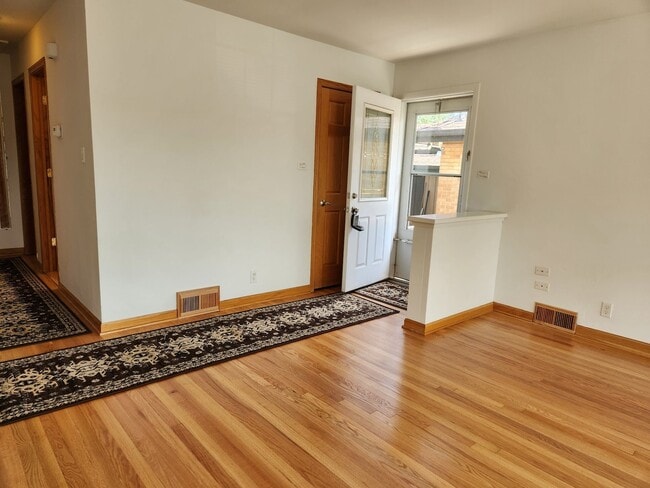 7453 N Karlov Ave in Skokie, IL - Building Photo - Building Photo