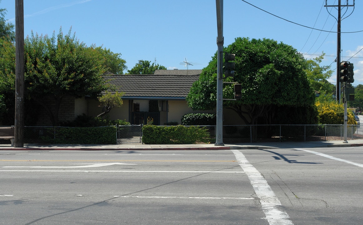 3260 Homestead Rd in Santa Clara, CA - Building Photo