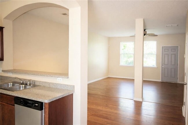 1402 Bayrose Cir in East Point, GA - Building Photo - Building Photo