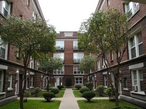 Sheridan Courts in Chicago, IL - Building Photo