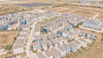 11915 Oakmont Valley Trace in Houston, TX - Building Photo - Building Photo