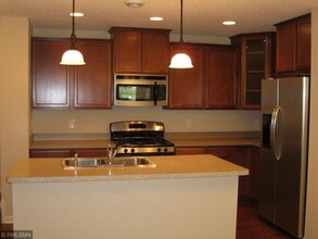 2113 Cedar Grove Trail in Eagan, MN - Building Photo - Building Photo