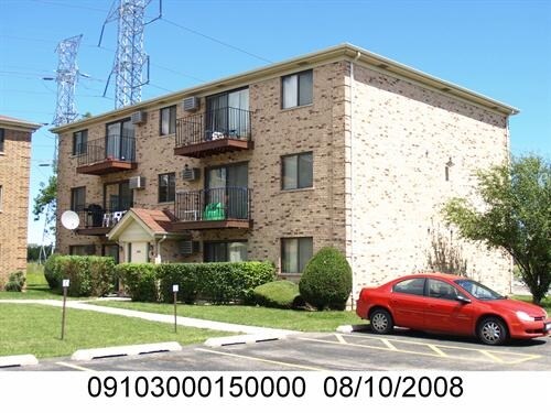 Hamilton Court Apartments in Des Plaines, IL - Building Photo - Building Photo