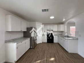 6547 Estes Flats in San Antonio, TX - Building Photo - Building Photo