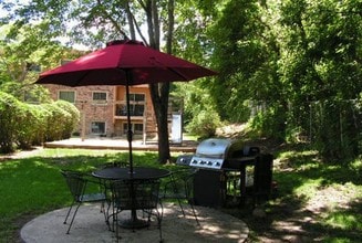 Hampshire House in St. Louis Park, MN - Foto de edificio - Building Photo