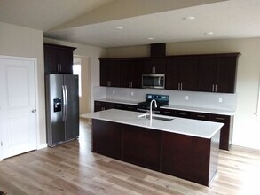 2421 NE Woodland Wy in Albany, OR - Building Photo - Building Photo