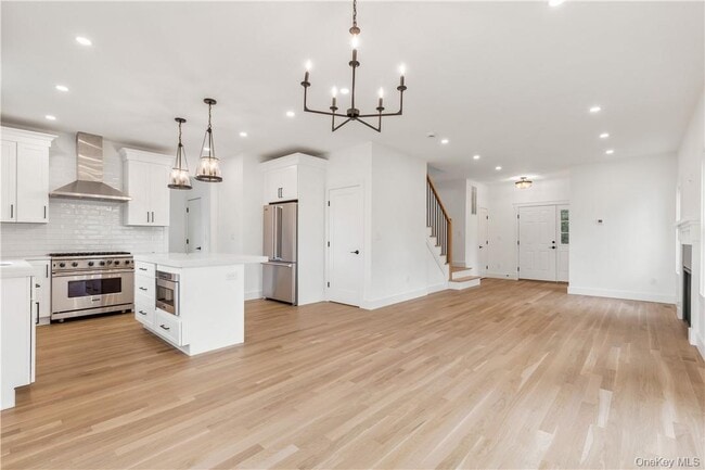 35 Summit Ave in Rye, NY - Building Photo - Building Photo