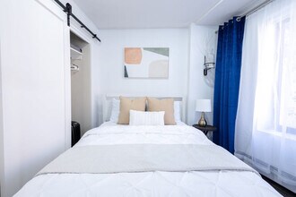 809 9th Ave in New York, NY - Building Photo - Building Photo