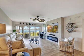 801 Lake Shore Dr in Lake Park, FL - Building Photo - Building Photo
