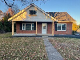 109 Tween Hills Rd in Bristol, TN - Building Photo