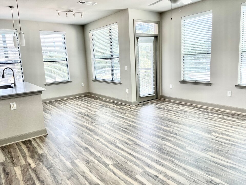 3788 Richmond Ave. in Houston, TX - Foto de edificio