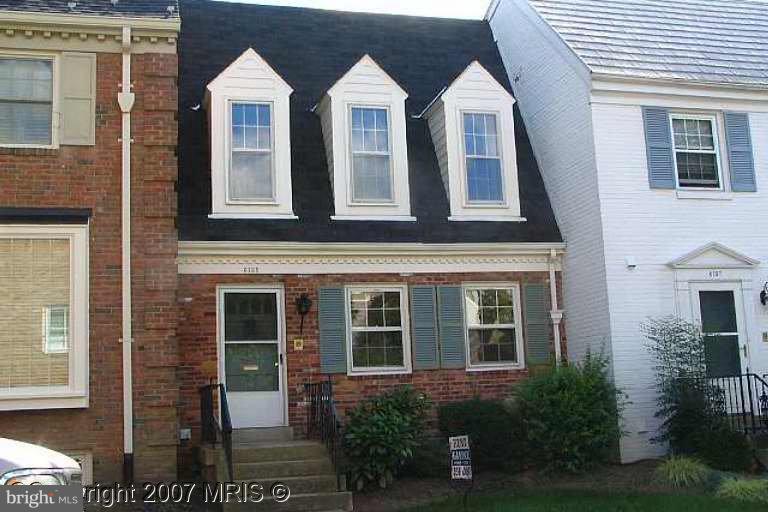 6735 Towne Lane Rd in McLean, VA - Building Photo