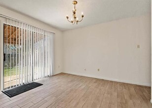 10035 Emerald Creek Dr in Houston, TX - Foto de edificio - Building Photo