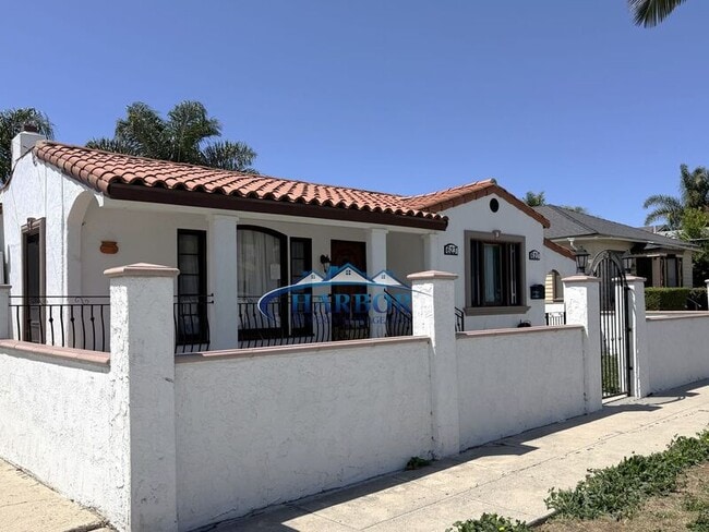 property at 623-623 W 18th St