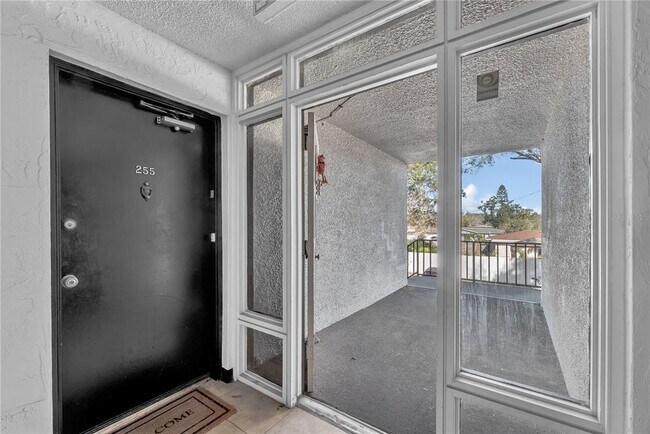 801 Russell Ln in Brandon, FL - Building Photo - Building Photo