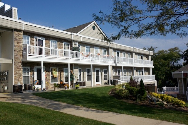 Fairfield Lakeside At Moriches in Moriches, NY - Foto de edificio