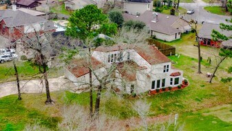 1727 Cloister Dr in Crosby, TX - Building Photo