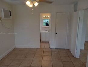 12905 Arch Creek Rd in North Miami, FL - Foto de edificio - Building Photo