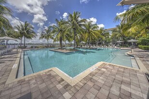 33 WEST in Davie, FL - Building Photo