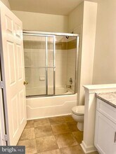 20292 Beechwood Terrace in Ashburn, VA - Building Photo - Building Photo