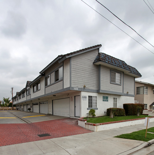 1408-1410 New Ave