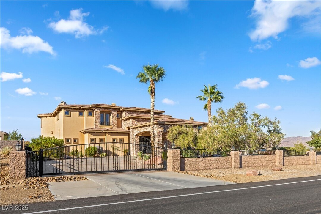 670 Du Fort Ave in Henderson, NV - Foto de edificio