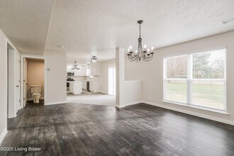 10102 Spring Gate Dr in Louisville, KY - Building Photo - Building Photo