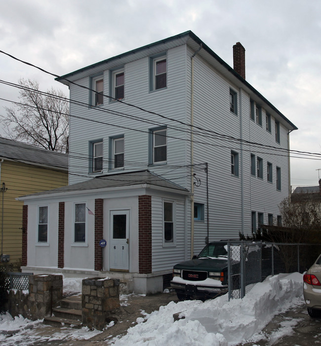 62 Huber Pl in Yonkers, NY - Building Photo - Building Photo