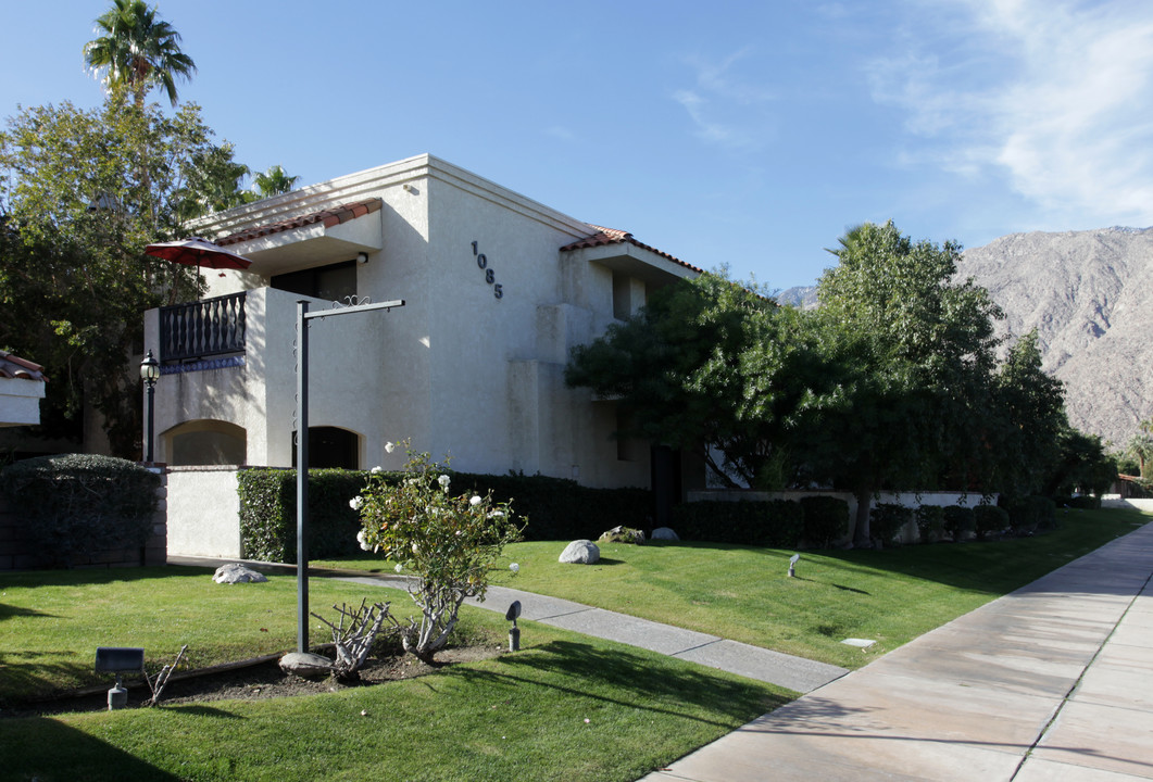 Ramon Apartments in Palm Springs, CA - Building Photo