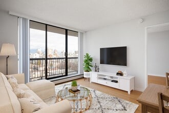 2040 Nelson St. in Vancouver, BC - Building Photo - Building Photo