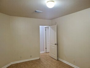 2305 E Riviera Dr in Cedar Park, TX - Building Photo - Building Photo