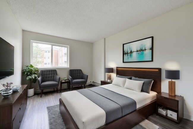 Riverview Plaza in Edmonton, AB - Building Photo - Building Photo