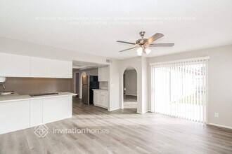 4243 W Michelle Dr in Glendale, AZ - Foto de edificio - Building Photo